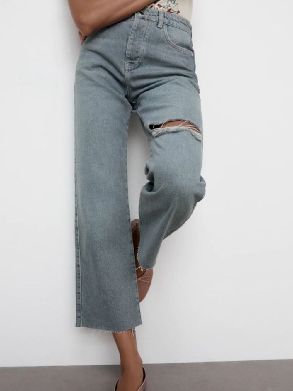 Zara High Rise Wideleg Jeans with Rip